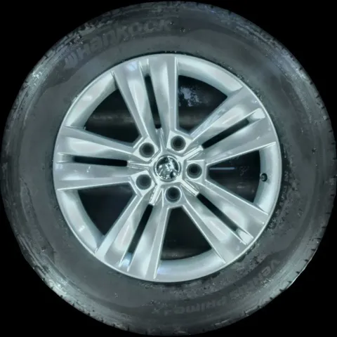 Background image for 215/65 R17 99V SOMMERREIFEN SKODA KODIAQ NS 17 ZOLL ALU Kompletträder 5-6MM