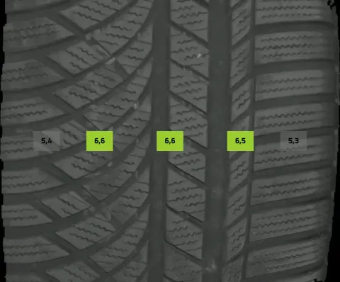 Background image for 2x Winterreifen 245/35 R20 95w Kumho Wintercraft DOT 2324 6mm