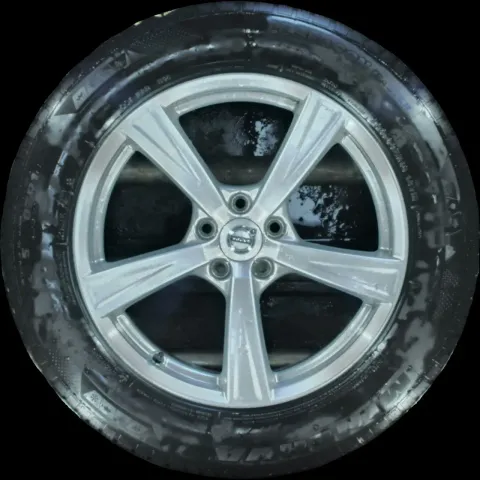 Background image for 235/60Z R18 107W GANZJAHRREIFEN VOLVO XC90 18 ZOLL ALUMINIUM KOMPLETTSATZ 4-5MM