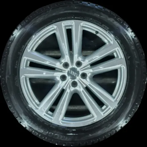 Background image for 255/50 R20 WINTERREIFEN AUDI Q7 4M 20 ZOLL ALUFELGEN KOMPLETTSATZ 5-6MM