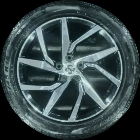 Background image for 235/45 R18 WINTERREIFEN VOLVO V60 18 ZOLL ALUFELGEN KOMPLETTSATZ 5-6MM