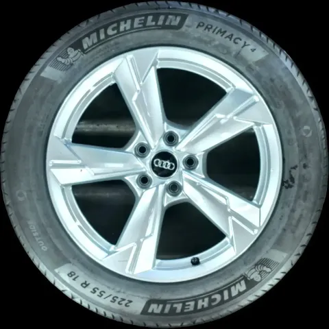 Background image for 225/55 R18 SOMMERREIFEN AUDI A6 4K 18 ZOLL ALUMINIUM Kompletträder 4-5MM