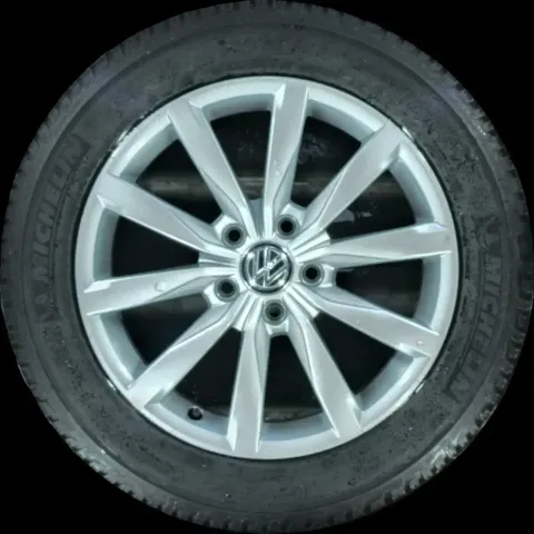 Background image for 215/55 R17 94V WINTERREIFEN VW T-ROC 17 ZOLL ALUMINIUM KOMPLETTSATZ 5G0601025K