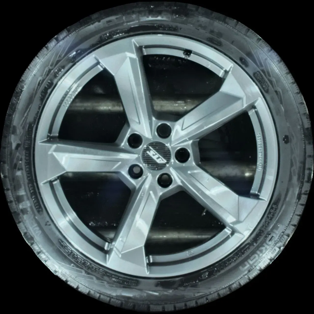 235/45 R19 99V WINTERREIFEN AUDI Q3 8U 19 ZOLL ALU KOMPLETTSATZ 4MM - Bild 1