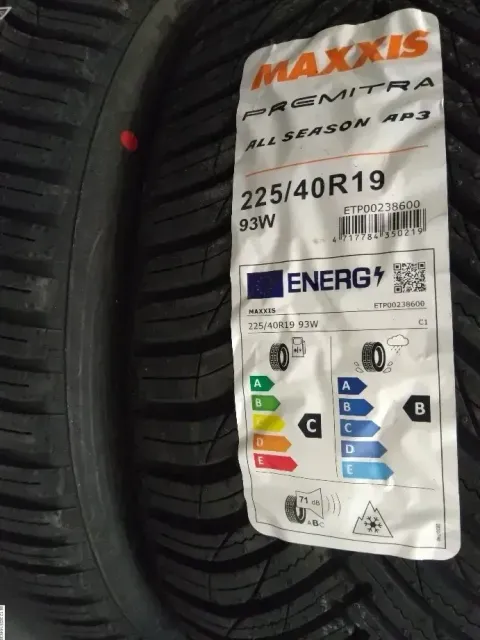 Background image for 2x 225/40 R19 93W Ganzjahrreifen Maxxis All Season 7mm DOT 2725